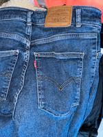 Levi’s Jeans mit der typischen Knopfleiste Brandenburg - Oberkrämer Vorschau