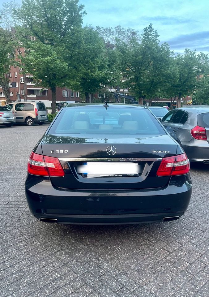 Mercedes-Benz E350 Bluetec AMG-line Harmon Kadon Schiebedach Auto in Hamburg