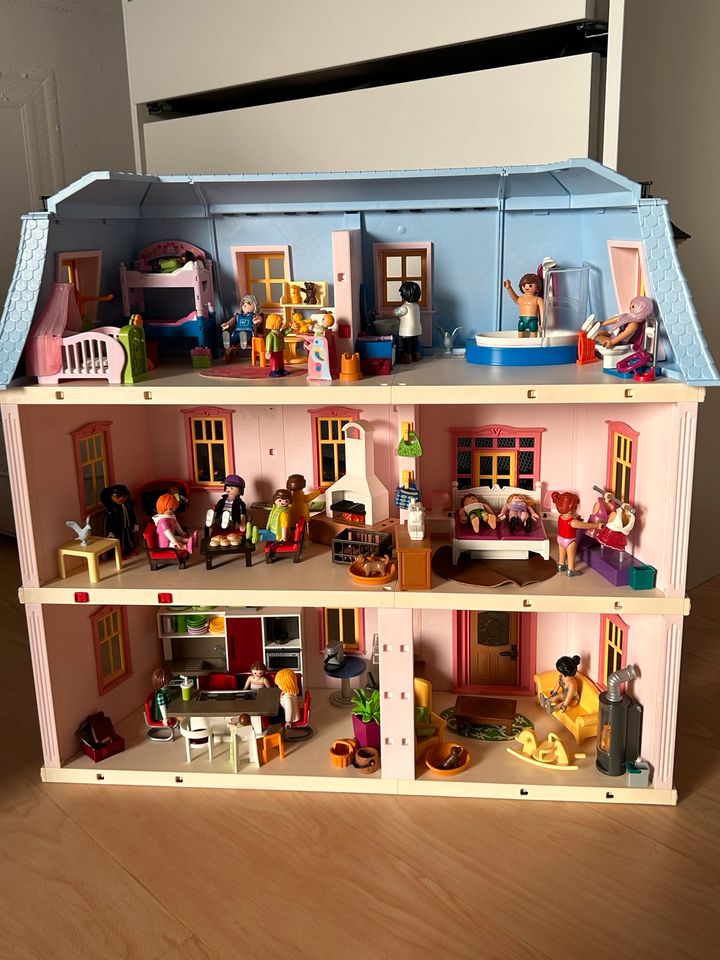 Playmobil Haus mit viel Zubehör in Königsbrunn