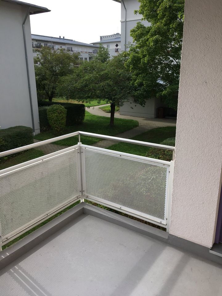 Gepflegte 2-Zimmer-Wohnung mit Balkon und EBK in A.-Haunstetten in Augsburg