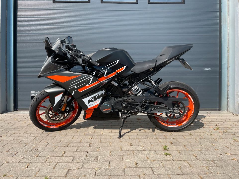 KTM RC 125 2020 Mit Akrapovič Auspuff in Östringen