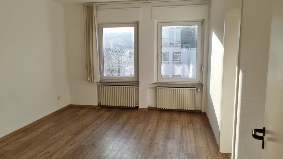 4-Zimmer-Wohnung  ca. 100 qm in Bahnhofsnähe zu vermieten, 2. OG in Werdohl