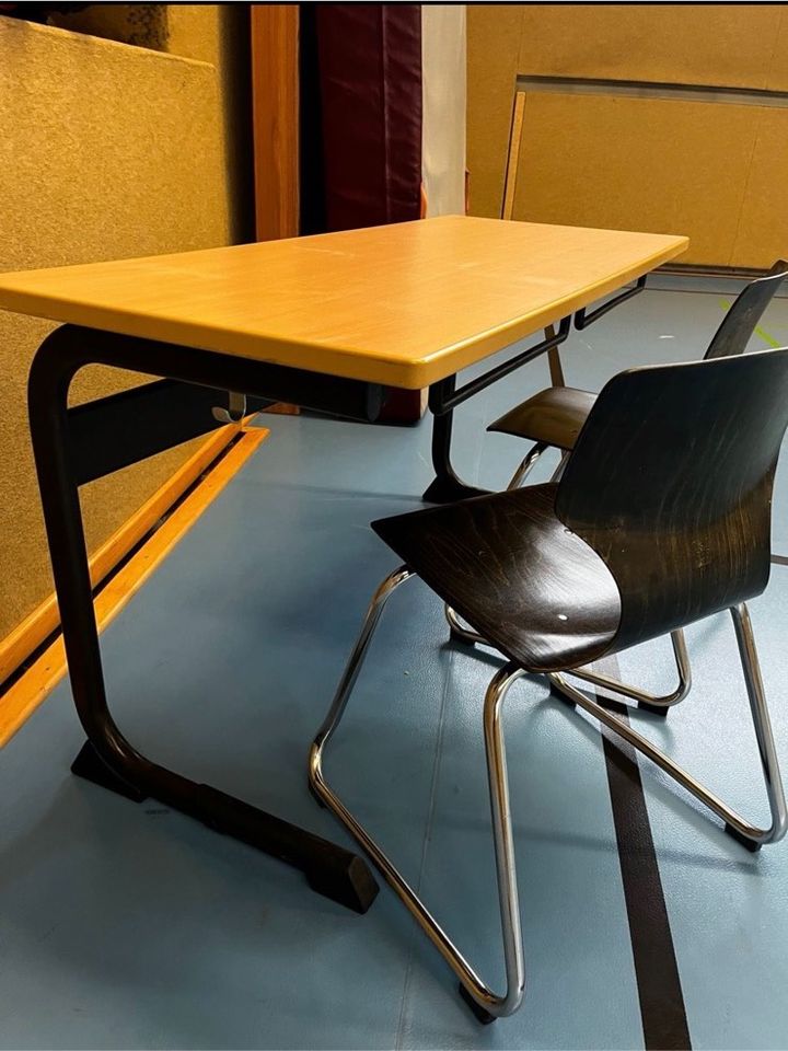 Tische,Stühle,Regale für guten Zweck abzugeben (Abholung Hemer) in Menden