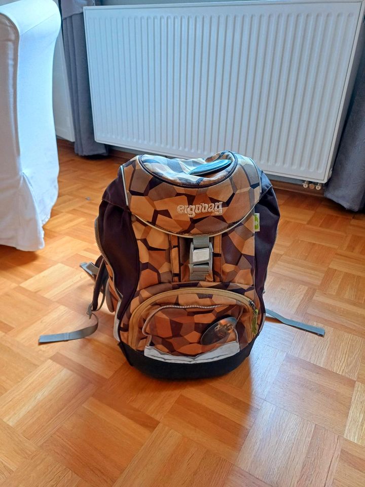 Ergobag Schulrucksack Schulranzen mit Sportrucksack in Braunschweig