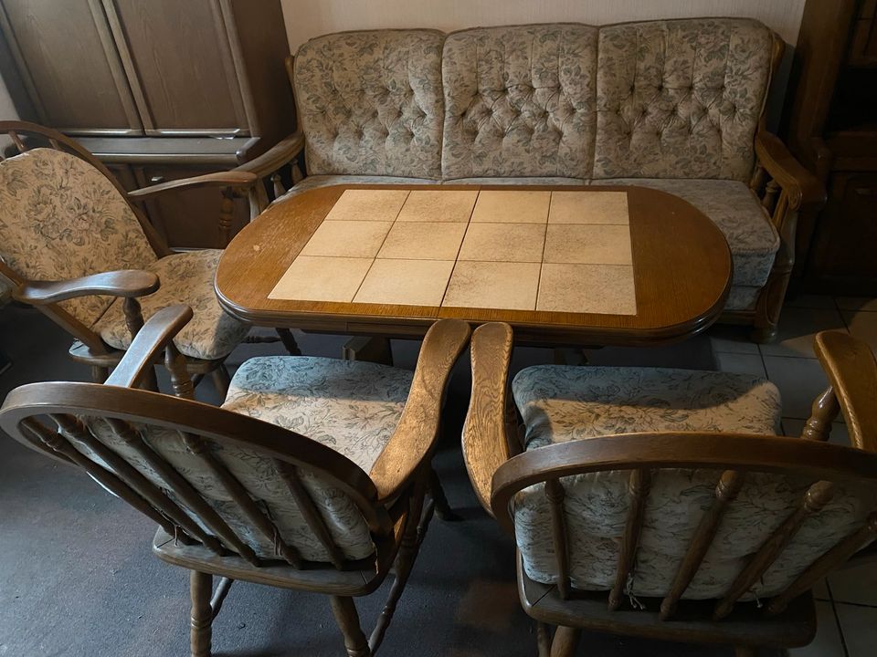 Sofa, Tisch & 3 Stühle in Ebsdorfergrund