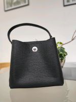 Handtasche Hobo Bag mit Logo-Anhänger in black L. Credi Nordrhein-Westfalen - Bünde Vorschau