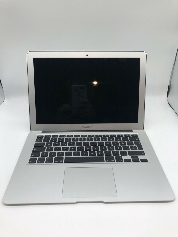 Apple MacBook Air (A1466)13,3Zol (33,78cm)128GB / Intel HD Grafik in Lübeck