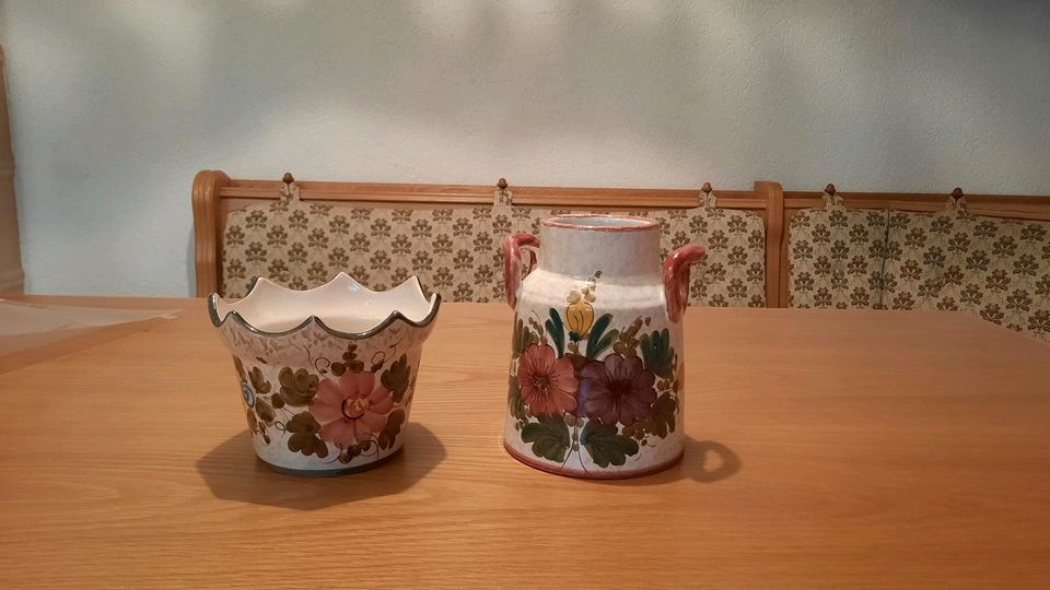 Bäuerliche Vase und Blumenübertopf in München