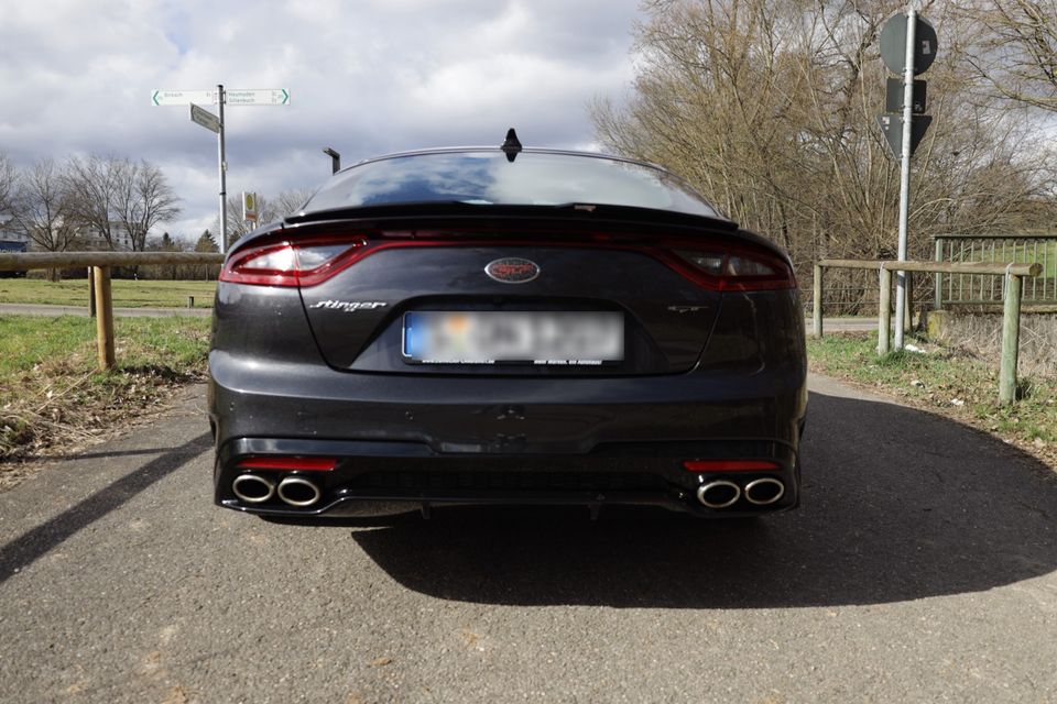 Kia stinger V6 4WD 366ps Top zustand in Stuttgart