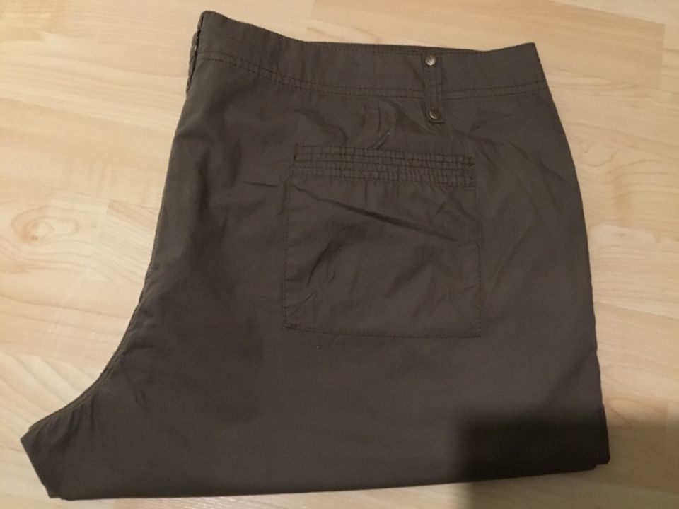 Leichte Damen Sommer-Hose in Farbton Olive / Größe 52 in Engen