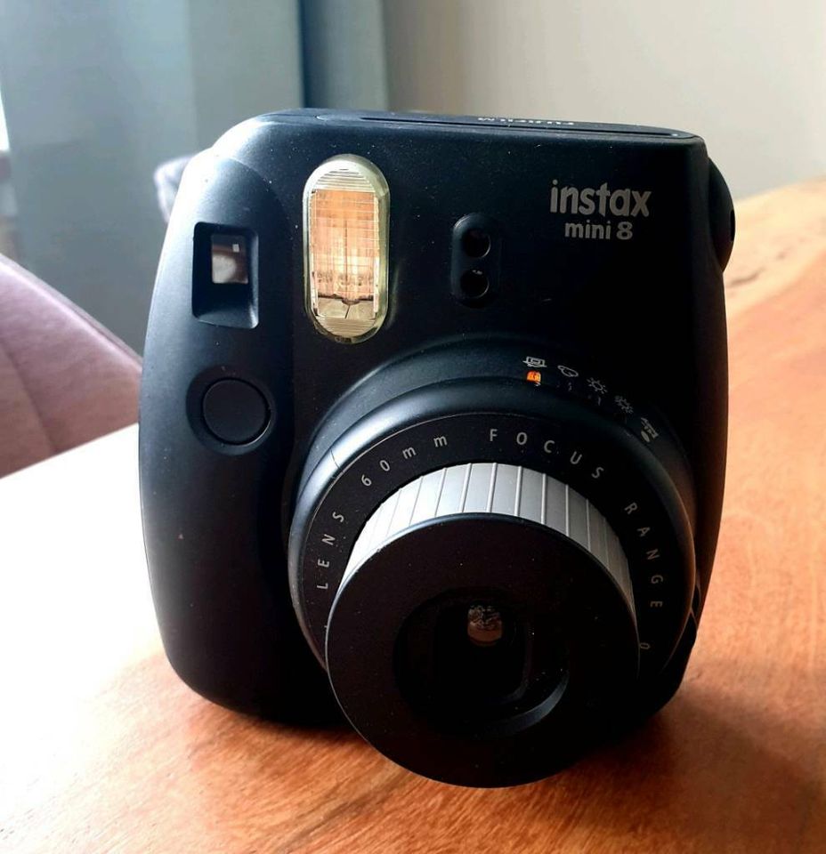 Sofortbildkamera zu vermieten / Instax Mini 8 schwarz in Berlin