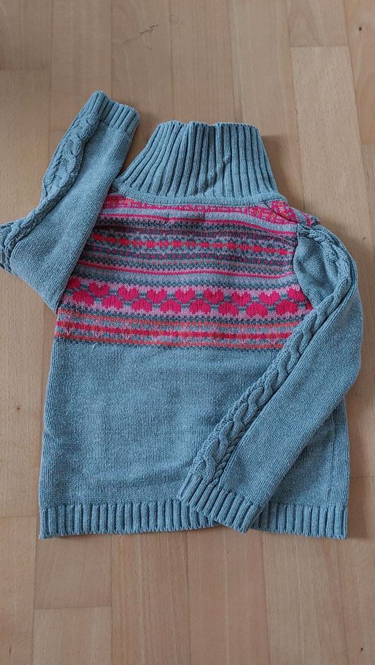 Mädchen Pulli / Strickjacke / Pullover Gr. 92 in München