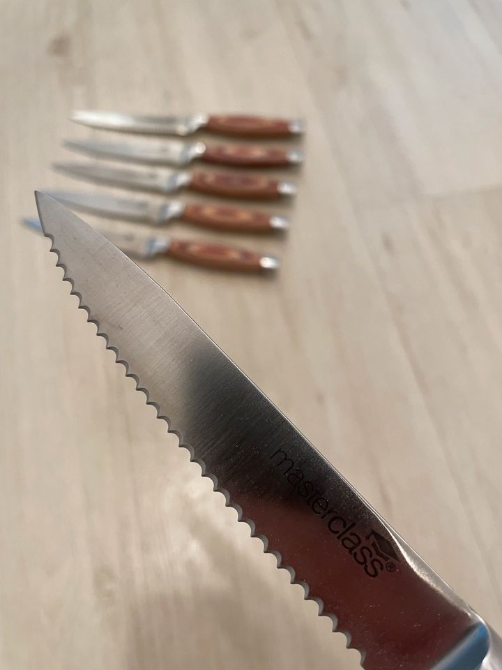 Steakmesser mit Wellenschliff und Holzgriff / 6 St. in Breitenfelde
