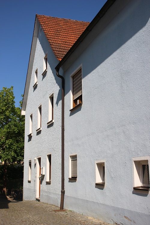 Viel Platz für Familie, Kind, Hund und Auto - Eigenheim und/oder Renditepotential - Zweifamilienhaus, Scheune, Mehrgenerationen in Neuhaus a.d. Pegnitz