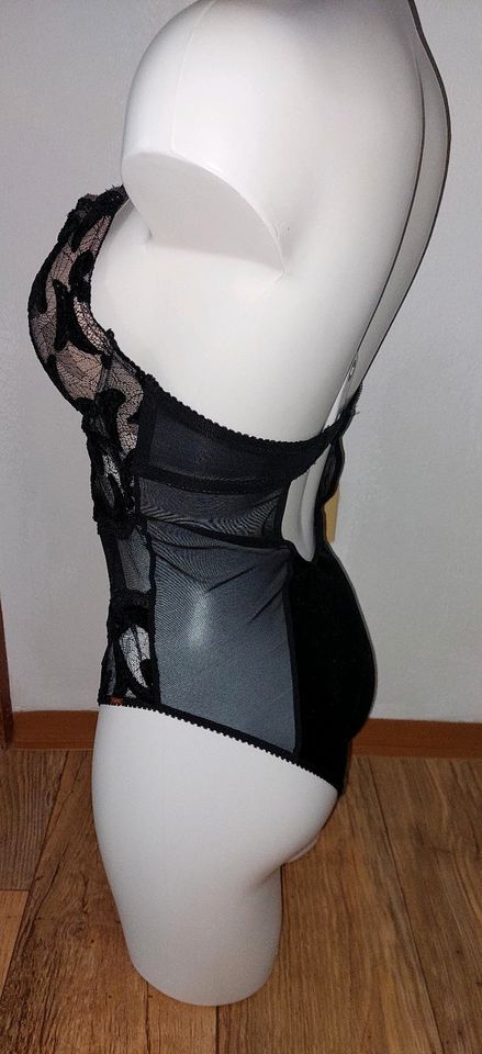 Hunkemöller Noir Body Neckholder Push-Up-BH Gr.75C Schwarz Nude in Augsburg