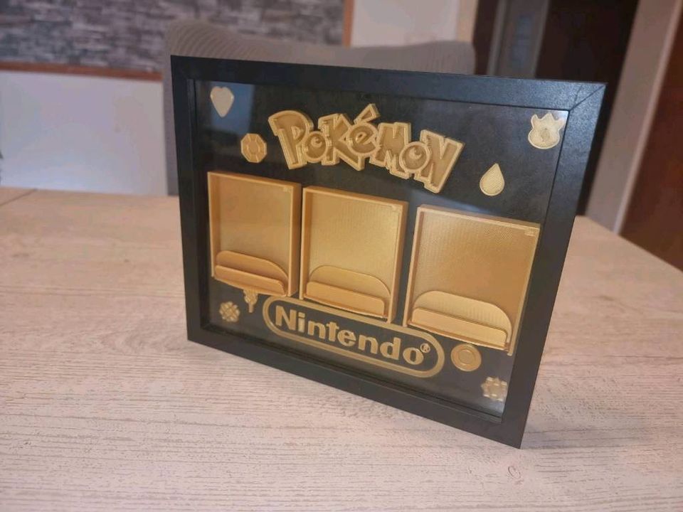 Pokemon Editionen Bilderrahmen (Gold,Silber,Gelb,Blau etc) in Waxweiler