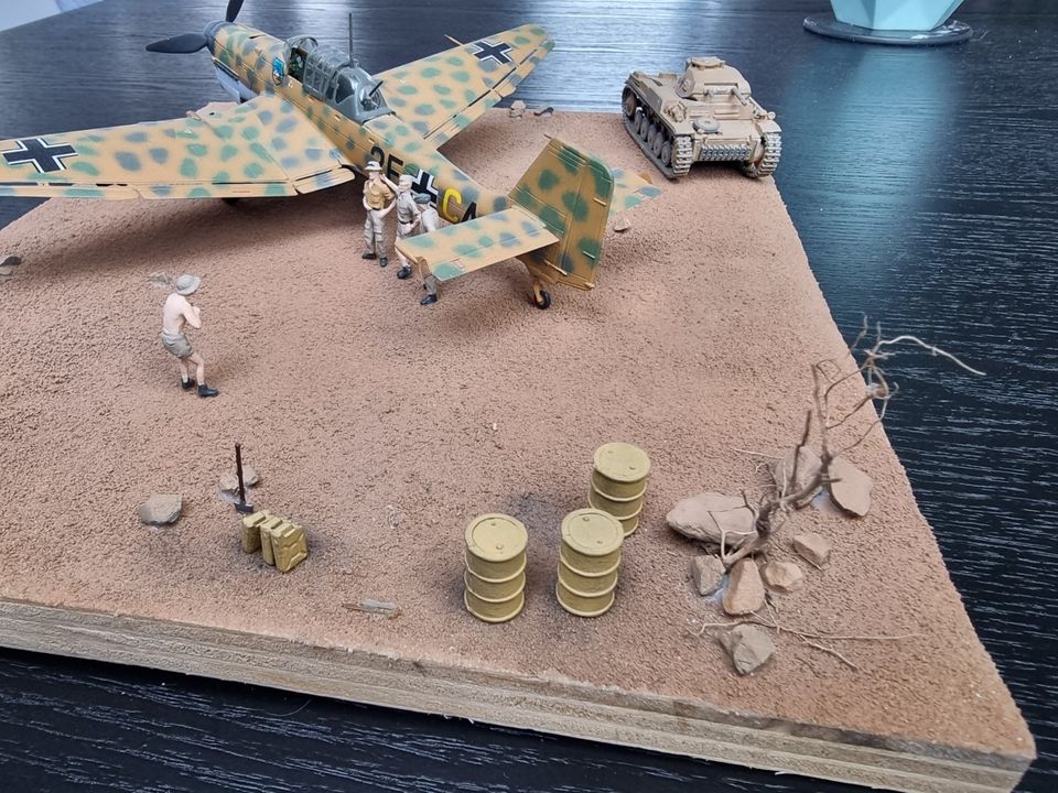 Junkers Ju 87 Stuka 1/72 Afrika Diorama mit Panzer I Afrika Korps in Kammeltal