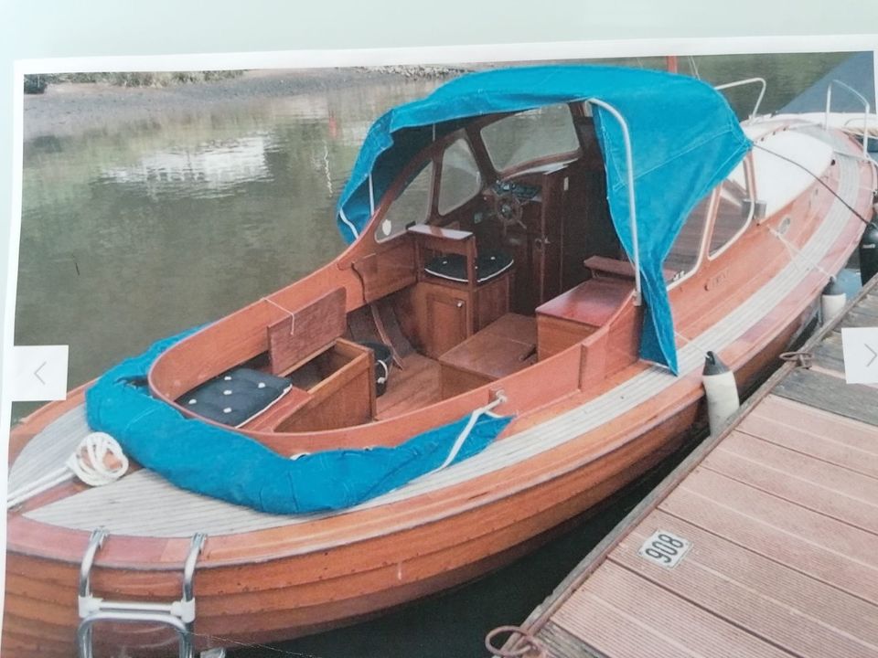 Holzboot, Kajütboot, Tuckerboot mit Liegeplatz in Hamburg