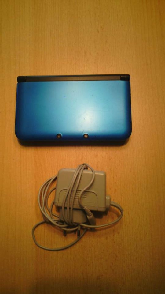 Nintendo 3Ds inkl 8 Spiele und Ladekabel,Stift und Speicherkarte! in Kempfeld