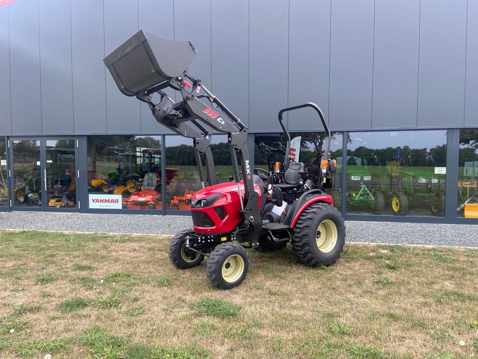 Yanmar SA 424 R mit Frontlader für Reitplatz in Springe