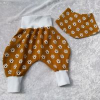 Babyhose mit Halstuch, Handgefertigt, Reborn Baby, Pumphose Schleswig-Holstein - Großenwiehe Vorschau