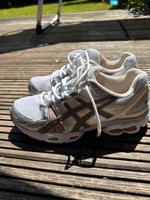 Asics Nimbus weiss/creme/rosa/grau Gr 41 Schleswig-Holstein - Norderstedt Vorschau