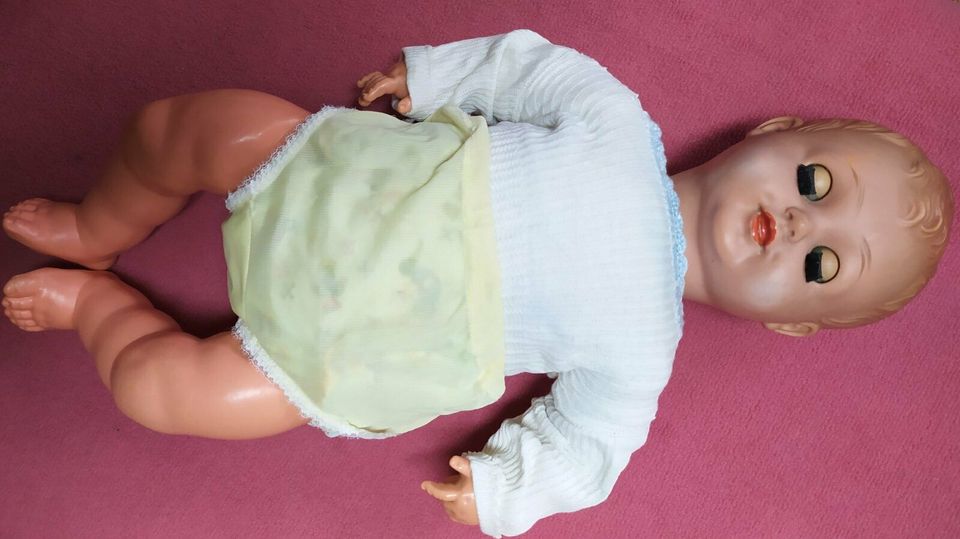 Babypuppe mit Schlafaugen 70er Jahre DDR in Frohburg