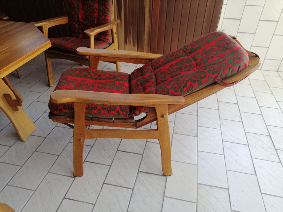 Gartenmöbel Mahagoni Holz vintage 70er rustikal Tisch Stuhl antik in Erwitte