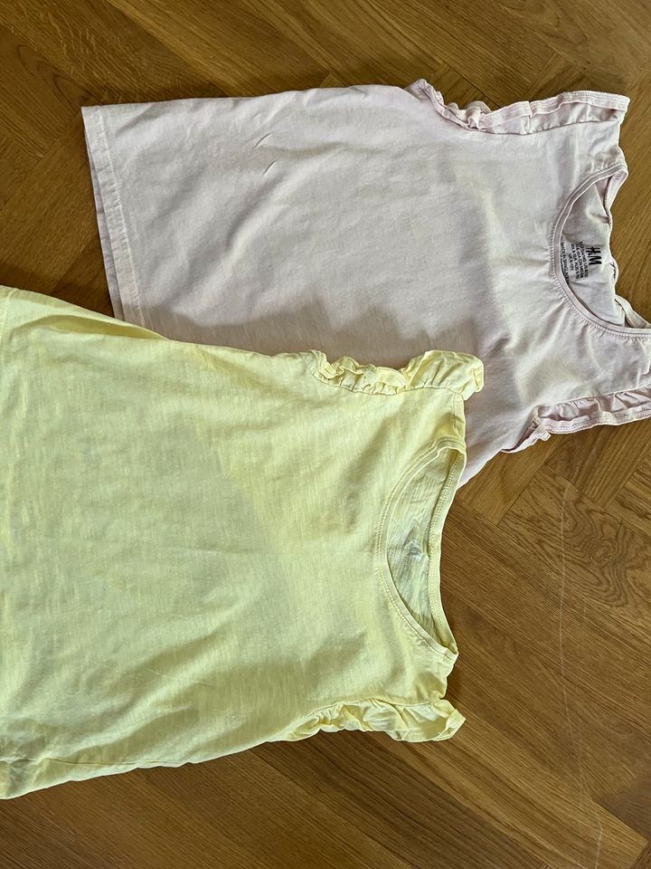 2 T-Shirts H&M 134 rosa gelb Pastell Next in Stuttgart