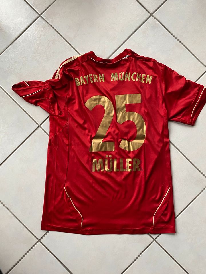 FC Bayern München Trikot 25 Müller in Hamburg