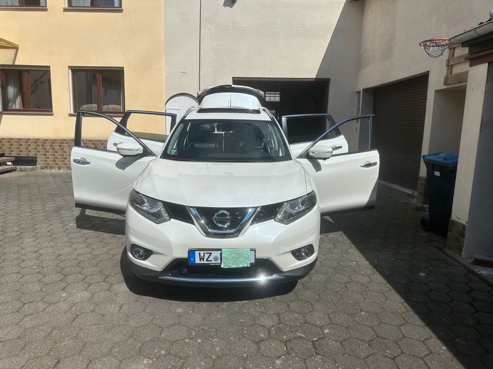 Nissan X-Trail  Automatik Panorama 360°Cam Leder in Schöffengrund