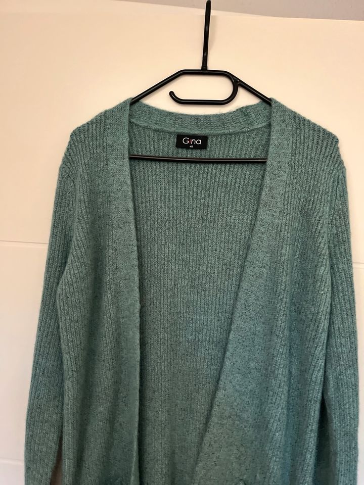 Strickjacke von der Firma Gina Größe 40 neu in Kiel