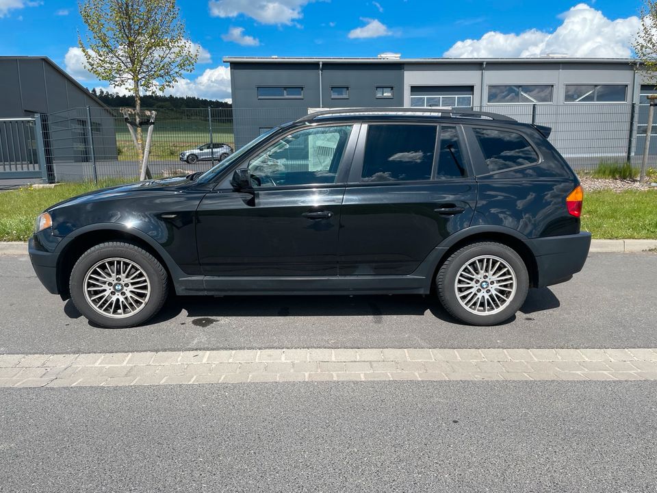 BMW X3 2.0d - xDrive - TÜV bis 2026 - 8fach bereift - PDC - 4x4 in Bad Neustadt a.d. Saale