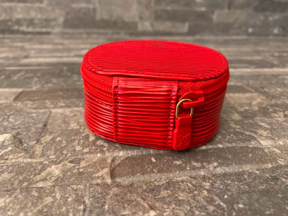 Louis Vuitton Epi Ecrin Bijoux 8 cm in Rot in Freudenberg