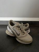 Nike Schuhe creme/weiß/grau Nordrhein-Westfalen - Niederzier Vorschau