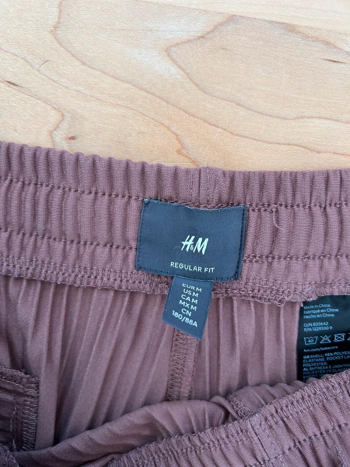 Braune Lockere Stoffshorts für Herren von H&M / Gr. M in Büchlberg
