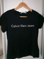 Schwarzes Calvin Klein T-Shirt Bayern - Höchberg Vorschau