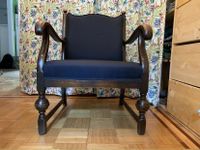 Antiker blau gepolsterter Holzstuhl Sessel sehr bequem Düsseldorf - Eller Vorschau
