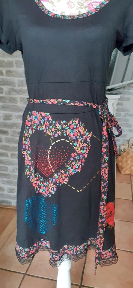 Desigual Kleid M neu schwarz bunt Spitze Herzen in Schleswig-Holstein -  Tarp | eBay Kleinanzeigen ist jetzt Kleinanzeigen