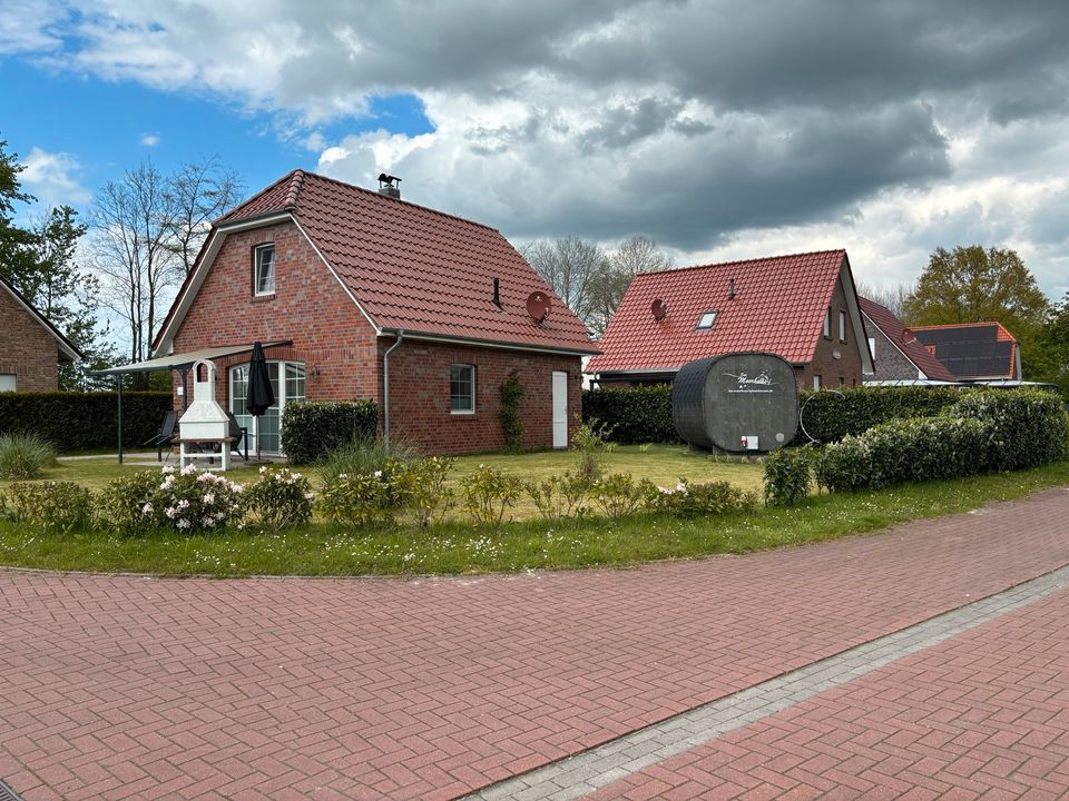 Ferienhaus an der Nordsee mit Fasssauna in Aurich