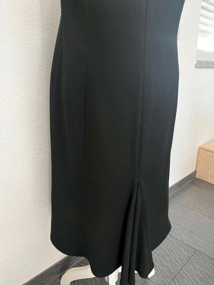 Armani Collezioni Etuikleid Kleid schwarz IT Gr 48, Gr 44 in Sersheim