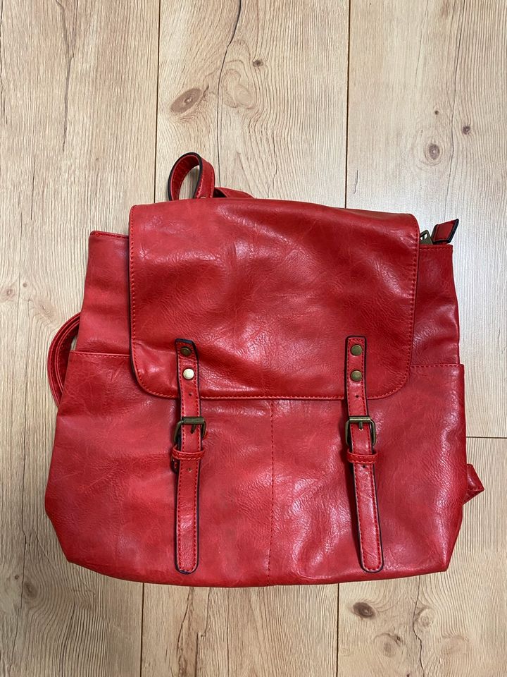 Rucksack Leder rot in Augsburg