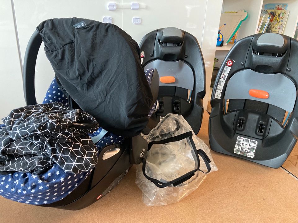 Cybex Cloud Q / Babyschale mit 2x Isofix und Zubehör in Auenwald