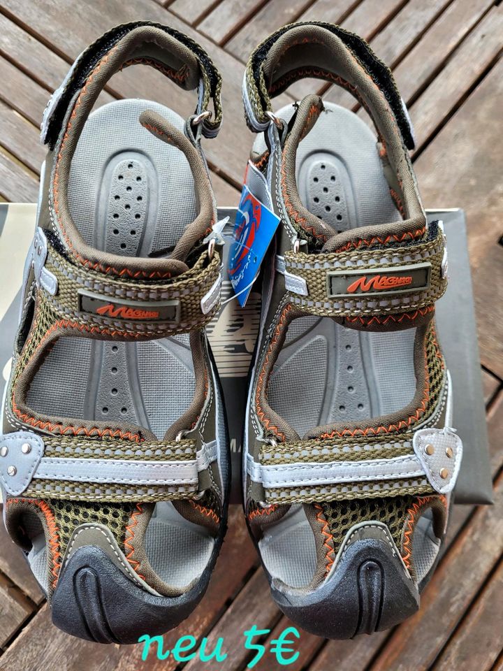 Schuhe Sandalen verschiedene Größen in Löbau