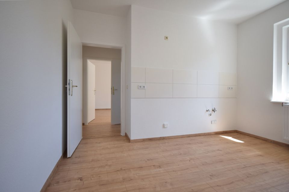 1-Raum Apartment • Laminat • Tageslichtbad mit Dusche • Stellplatz • Kaßberg • Anschauen & Mieten in Chemnitz