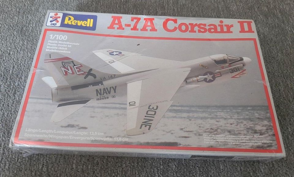Revell - A-7A Corsair II  Plastik Modellbausatz 1/100 in Sersheim