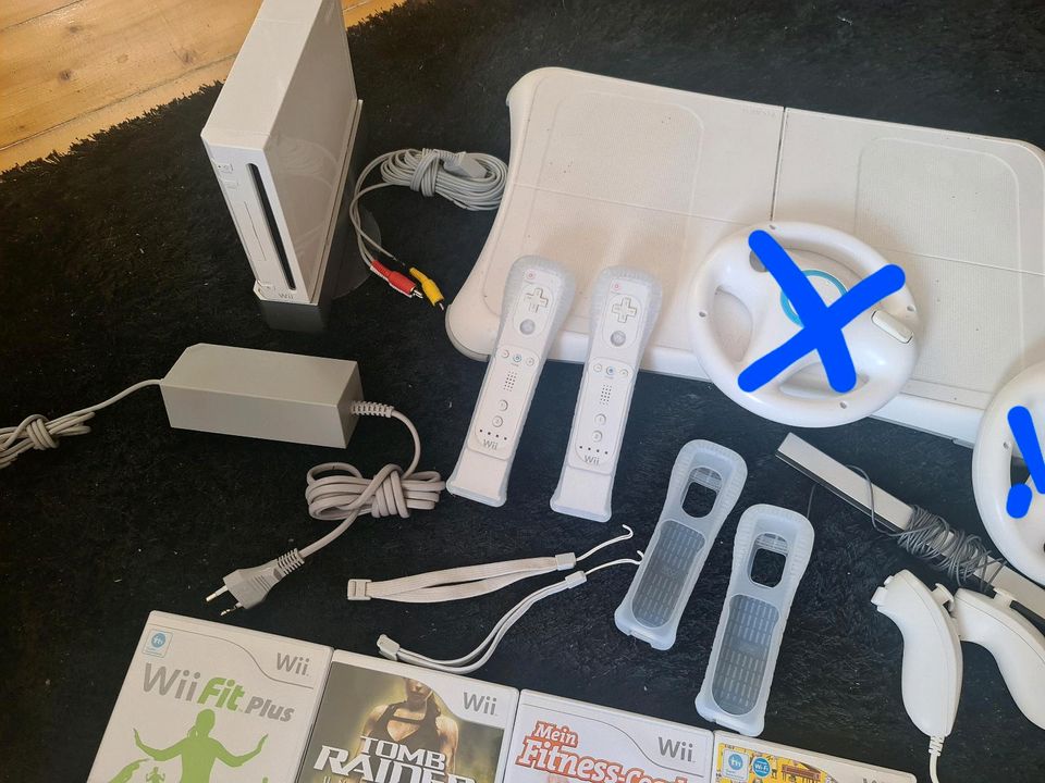 XXL Paket Nintendo Wii Konsole mit viel Zubehör in Braunschweig