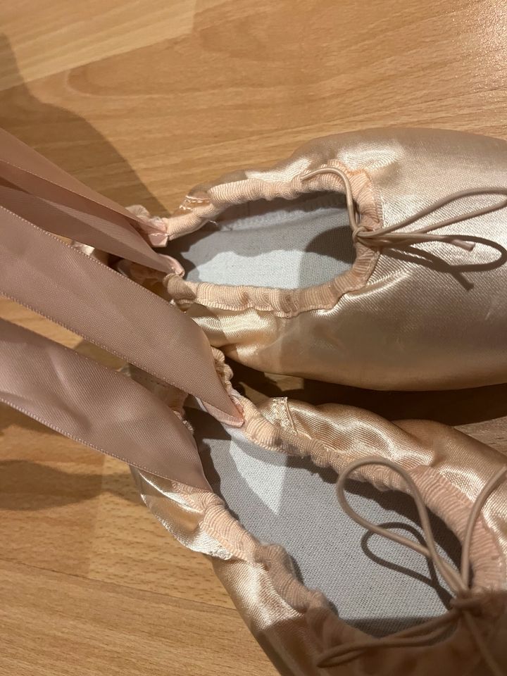 Soudittur Ballett Spitzenschuhe in Leipzig