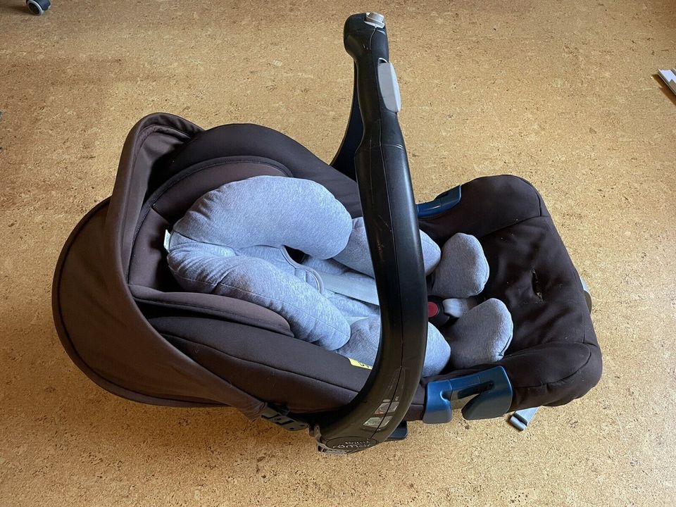 Britax Römer Babyschale 0-13kg + Britax Römer Base für Babyschale in Mietingen