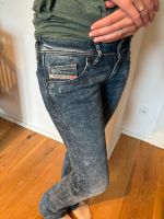 DIESEL Jeans „Lowky“ W 27 / L 34 im used Look mit geradem Bein Kr. München - Haar Vorschau